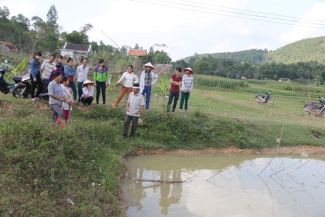 Ao cá ơi hai anh em sinh đôi Phú và Hữu gặp nạn Ao cá ơi hai anh em sinh đôi Phú và Hữu gặp nạn