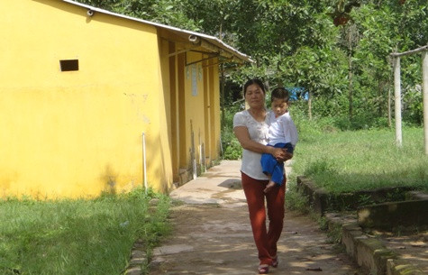 Thương hoàn cảnh của em nên mọi sinh hoạt tại trường của em Tài đều được cô giáo Hoàng Thị Sành giúp đỡ tận tình Thương hoàn cảnh của em nên mọi sinh hoạt tại trường của em Tài đều được cô giáo Hoàng Thị Sành giúp đỡ tận tình