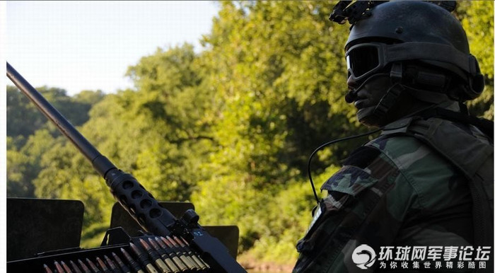 Lính đặc nhiệm được trang bị tận răng.