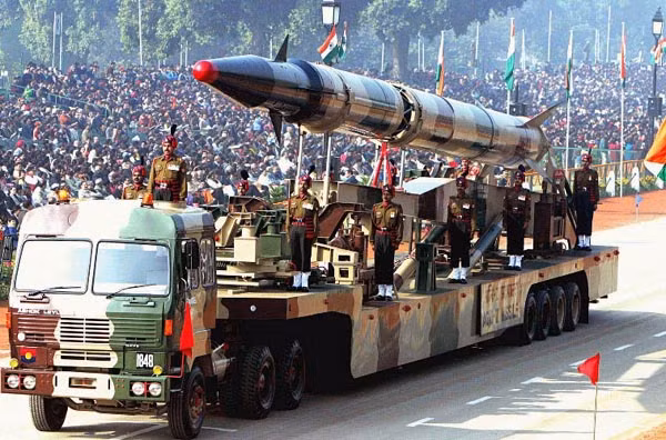 Tên lửa đạn đạo Agni-2 do Ấn Độ tự nghiên cứu chế tạo.