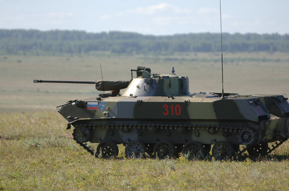 Chiến xa BMD2 của Lực lượng nhảy dù Nga tham gia diễn tập chống khủng bố của Tổ chức Hợp tác Thượng Hải năm 2007. Chiến xa BMD2 của Lực lượng nhảy dù Nga tham gia diễn tập chống khủng bố của Tổ chức Hợp tác Thượng Hải năm 2007.