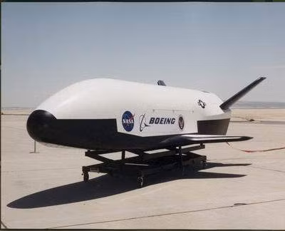 X-37 trên đường băng.