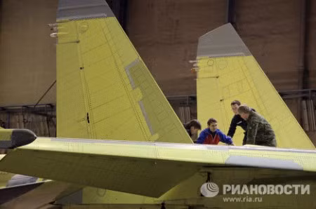 Trong năm 2012, Bộ Quốc phòng Nga sẽ nhận thêm được 10 máy bay tiêm kích bom Su-34 Fullback.