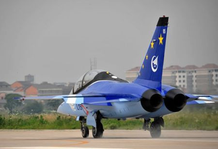 Máy bay L-15 Falcon lắp rắp bởi các chi tiết kỹ thuật do Ucraina sản xuất Máy bay L-15 Falcon lắp rắp bởi các chi tiết kỹ thuật do Ucraina sản xuất