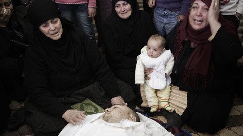 Thường dân Syria tiếp tục thiệt mạng ở Qusayr, cách Homs 15km ngày 28-2 - Ảnh: AFP Thường dân Syria tiếp tục thiệt mạng ở Qusayr, cách Homs 15km ngày 28-2 - Ảnh: AFP