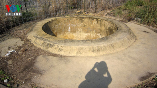 Giếng nước cung cấp nước sinh hoạt cho cả nhà tù còn được giữ nguyên. Giếng nước cung cấp nước sinh hoạt cho cả nhà tù còn được giữ nguyên.