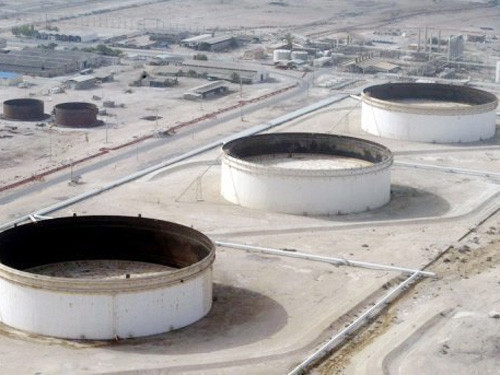 Giá dầu thô tại New York và London tăng mạnh - Ảnh: AFP