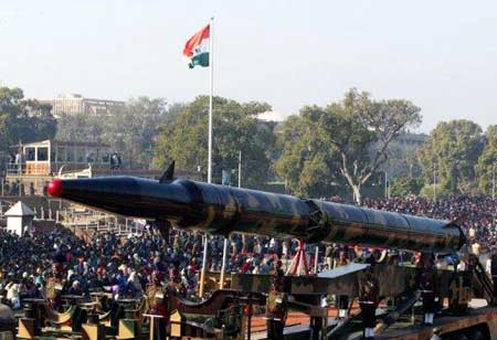 Ấn Độ tăng cường nhập khẩu vũ khí
