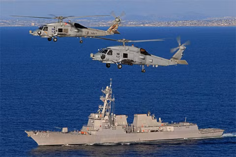 Khu trục hạm USS Sterret là chiến hạm thứ ba đang thực hiện nhiệm vụ hộ tống hàng không mẫu hạm USS Abraham Lincoln tại vịnh Ba Tư. Tàu khu trục này từng giao tranh với cướp biển Somalia trong một sứ mệnh giải cứu công dân Mỹ bị bắt cóc. Ảnh: Freerepublic