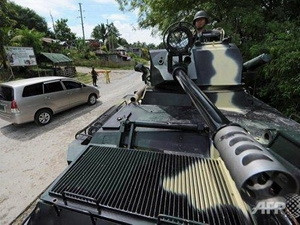 Một người lính Philippines trên một chiếc xe bọc thép ở Midanao. (Nguồn: AFP) Một người lính Philippines trên một chiếc xe bọc thép ở Midanao. (Nguồn: AFP)