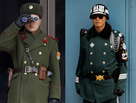 Binh sĩ hai miền Triều Tiên mặc quân phục đông. Vạt áo quân phục đông của các nước tư bản thường dài chưa tới đầu gối, ngắn hơn nhiều so với các bộ quân phục trong lịch sử. Binh sĩ hai miền Triều Tiên mặc quân phục đông. Vạt áo quân phục đông của các nước tư bản thường dài chưa tới đầu gối, ngắn hơn nhiều so với các bộ quân phục trong lịch sử.