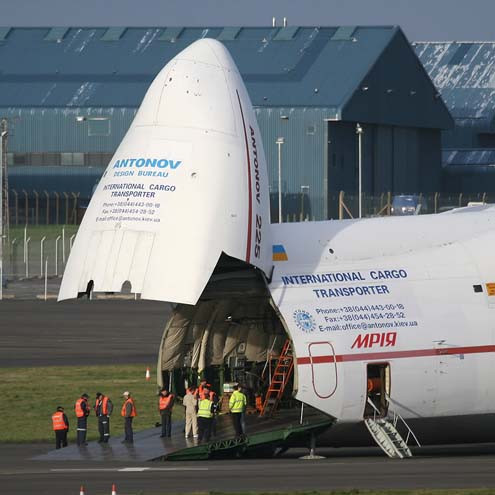 Ngoài ra, máy bay cũng được nhiều hãng nhân đạo quốc tế dùng để chuyển hàng cứu trợ cho các vùng bị thiên tai. Hồi tháng 3/2011 vừa rồi, chiếc máy bay đã đưa 140 tấn hàng cứu trợ tới Nhật Bản sau khi nước này gánh chịu trấn động đất và sóng thần lịch sử. Chiếc AN-225 cũng tham gia vào quá trình cứu trợ và tái xây dựng ở Haiti sau trận động đất phá hủy gần như toàn bộ nhà cửa tại đây. Ngoài ra, máy bay cũng được nhiều hãng nhân đạo quốc tế dùng để chuyển hàng cứu trợ cho các vùng bị thiên tai. Hồi tháng 3/2011 vừa rồi, chiếc máy bay đã đưa 140 tấn hàng cứu trợ tới Nhật Bản sau khi nước này gánh chịu trấn động đất và sóng thần lịch sử. Chiếc AN-225 cũng tham gia vào quá trình cứu trợ và tái xây dựng ở Haiti sau trận động đất phá hủy gần như toàn bộ nhà cửa tại đây.