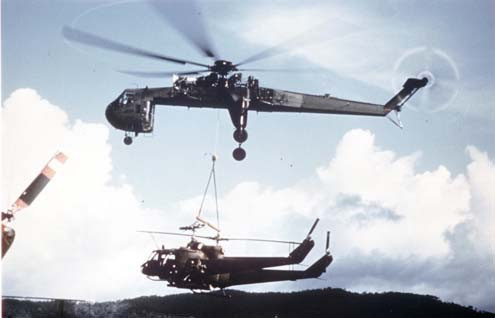 Năm 1975, máy bay này giúp chuyên chở vật liệu khi xây tòa tháp CN ở Toronto, công trình tòa tháp cao nhất thế giới thời kỳ đó. Năm 1993, "Sếu trời" được dùng để vận chuyển và thay thế Bức tượng Tự do trên nóc tòa nhà U.S. Capitol ở Thủ đô Washington D.C. Năm 1975, máy bay này giúp chuyên chở vật liệu khi xây tòa tháp CN ở Toronto, công trình tòa tháp cao nhất thế giới thời kỳ đó. Năm 1993, "Sếu trời" được dùng để vận chuyển và thay thế Bức tượng Tự do trên nóc tòa nhà U.S. Capitol ở Thủ đô Washington D.C.