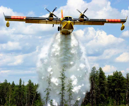 2. Máy bay đánh "bom nước" Bombardier 415 2. Máy bay đánh "bom nước" Bombardier 415