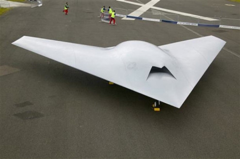 RQ-170 Sentinel là chiếc máy bay do thám không người lái (UAV) của Quân đội Mỹ, được dùng cho các nhiệm vụ theo dõi, do thám. Được sản xuất bởi hãng Lockheed Martin, chiếc máy bay này góp mặt trong Không lực Mỹ và Cơ quan Tình báo trung ương Mỹ (CIA) từ năm 2007. RQ-170 Sentinel là chiếc máy bay do thám không người lái (UAV) của Quân đội Mỹ, được dùng cho các nhiệm vụ theo dõi, do thám. Được sản xuất bởi hãng Lockheed Martin, chiếc máy bay này góp mặt trong Không lực Mỹ và Cơ quan Tình báo trung ương Mỹ (CIA) từ năm 2007.