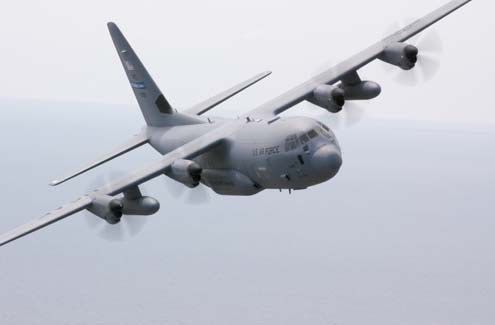 Chiếc WP-3D Orion của hãng máy bay Mỹ Lockheed được thiết kế để có thể lao thẳng vào những con giông bão để thu thập thông tin thời tiết như hướng và cường độ của cơn bão. Chiếc WP-3D Orion của hãng máy bay Mỹ Lockheed được thiết kế để có thể lao thẳng vào những con giông bão để thu thập thông tin thời tiết như hướng và cường độ của cơn bão.