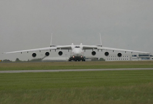 5. Máy bay siêu trọng Antonov AN-225 Mriya 5. Máy bay siêu trọng Antonov AN-225 Mriya