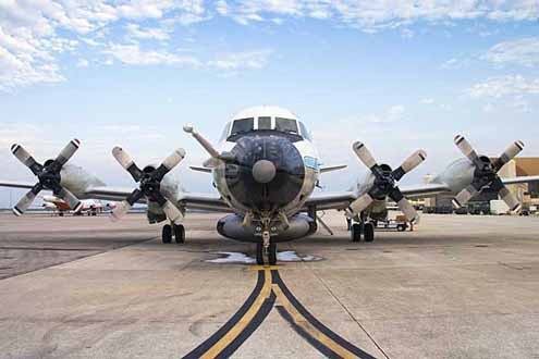 Ra mắt vào năm 1976, cho đến nay chỉ có hai chiếc máy bay loại này được sử dụng. Ngoài động cơ phản lực, chiếc WP-3D Orion còn được trang bị nhiều máy móc phục vụ nghiên cứu khoa học như radar, máy cảm biến, hệ thống đo đạc nhiệt độ, không khí, khí hậu. Bên cạnh việc nghiên cứu các cơn bão, máy bay còn được trưng dụng trong các cuộc nghiên cứu khoa học tầm quốc tế. Ra mắt vào năm 1976, cho đến nay chỉ có hai chiếc máy bay loại này được sử dụng. Ngoài động cơ phản lực, chiếc WP-3D Orion còn được trang bị nhiều máy móc phục vụ nghiên cứu khoa học như radar, máy cảm biến, hệ thống đo đạc nhiệt độ, không khí, khí hậu. Bên cạnh việc nghiên cứu các cơn bão, máy bay còn được trưng dụng trong các cuộc nghiên cứu khoa học tầm quốc tế.