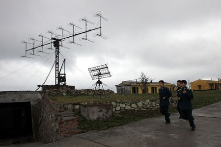 Chiến sĩ trạm rađa 27 Trung đoàn rađa 295 Sư đoàn Phòng không Không quân 363 diễn tập phương án tác chiến. Chiến sĩ trạm rađa 27 Trung đoàn rađa 295 Sư đoàn Phòng không Không quân 363 diễn tập phương án tác chiến.