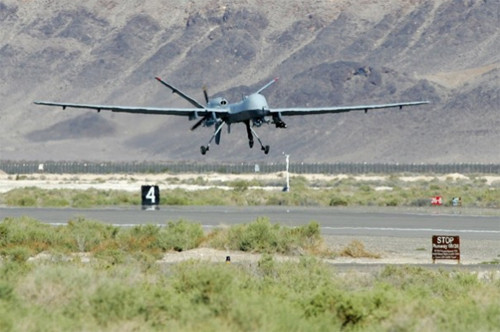 Do có trang bị vũ khí nên kích cỡ của loại máy bay này khá lớn. Vì vậy, nó cần có đường băng để cất và hạ cánh như máy bay chiến đấu thông thường. Do có trang bị vũ khí nên kích cỡ của loại máy bay này khá lớn. Vì vậy, nó cần có đường băng để cất và hạ cánh như máy bay chiến đấu thông thường.