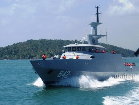 Chiến hạm tên lửa cao tốc KRI Kuijang-642 của Hải quân Indonesia. Chiến hạm tên lửa cao tốc KRI Kuijang-642 của Hải quân Indonesia.