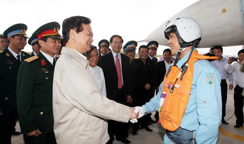 Ông cho rằng, người lính cần làm chủ phương tiện kỹ thuật hiện đại, sẵn sàng chiến đấu cao, huấn luyện giỏi, kỷ luật nghiêm, góp phần bảo vệ vững chắc bầu trời tổ quốc.