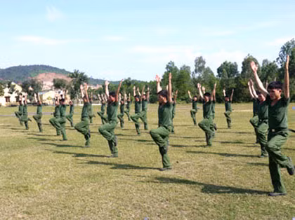 Tập thể dục để nâng cao thể lực.