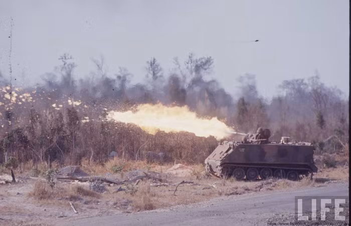 Trung đoàn Kỵ binh bọc thép số 11 của Lục quân Mỹ. ẢNH: Giặc Mỹ - Ngụy phóng hỏa mọi thứ cản trở đường hành quân Trung đoàn Kỵ binh bọc thép số 11 của Lục quân Mỹ. ẢNH: Giặc Mỹ - Ngụy phóng hỏa mọi thứ cản trở đường hành quân