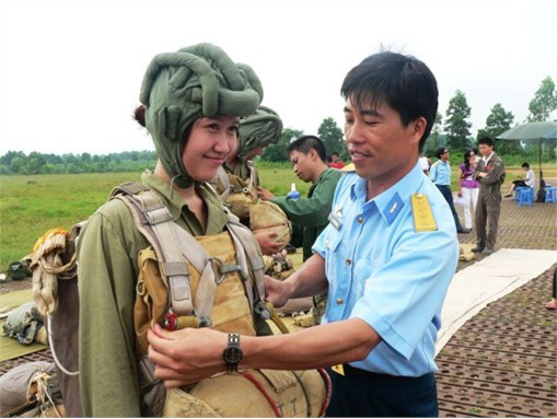 Cả hai CLB Hàng không phía Bắc và phía Nam của Quân chủng Phòng không - Không quân đều nằm dưới sự bảo trợ về chi phí huấn luyện, trang bị kỹ thuật và máy bay của Quân chủng với mục đích trước mắt là tìm kiếm nguồn bổ sung cán bộ, sĩ quan, quân nhân tài năng cho quân chủng Không quân và Hàng không dân dụng. Cả hai CLB Hàng không phía Bắc và phía Nam của Quân chủng Phòng không - Không quân đều nằm dưới sự bảo trợ về chi phí huấn luyện, trang bị kỹ thuật và máy bay của Quân chủng với mục đích trước mắt là tìm kiếm nguồn bổ sung cán bộ, sĩ quan, quân nhân tài năng cho quân chủng Không quân và Hàng không dân dụng.