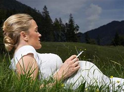 Thuốc lá tăng nguy cơ mắc bệnh tim mạch ở nữ giới. Nếu như hút quá nhiều, chị em có nguy cơ mắc bệnh tim mạch cao gấp 30 lần so với những người không hút.