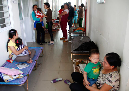 Khi dịch bệnh bùng phát hành lang cũng là nơi chữa bệnh