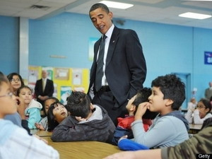 Ông Obama tại một lớp học. Ảnh minh họa. (Nguồn: huffingtonpost.com) Ông Obama tại một lớp học. Ảnh minh họa. (Nguồn: huffingtonpost.com)