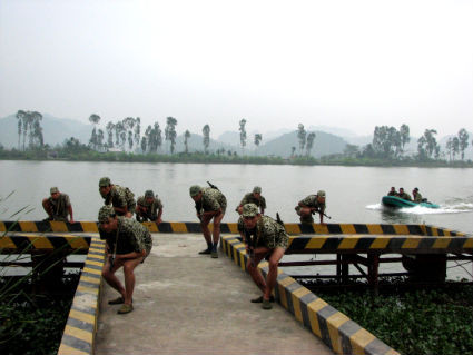 Bộ đội Đoàn Đặc công Hải quân 126 trong giờ luyện tập.