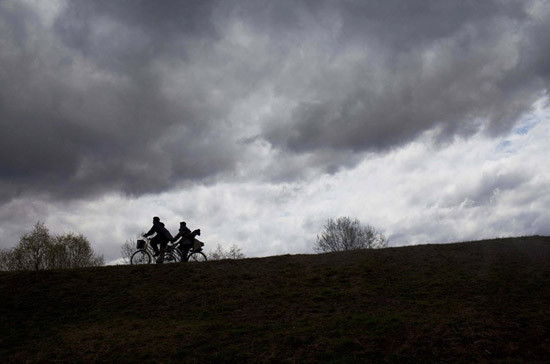 Đạp xe về nhà sau một ngày làm việc