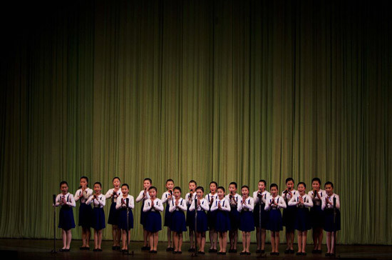 Một màn trình diễn của các em gái nhỏ