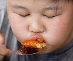 Hạn chế sự tiêu thụ các loại phomat khô, chỉ nên dùng 1 lát/ngày và ưu tiên cho các loại sữa chua (yaourts) ở các bữa ăn khác.