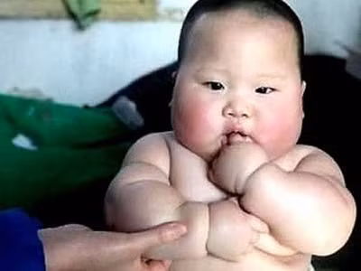 Không nên bỏ các chất tinh bột (féculents): cơm, bột gạo, bánh mì, khoai tây... cần có ở các bữa ăn để trẻ khỏi ăn vặt kẹo, bánh ngọt...