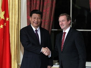 Thủ tướng Ireland Enda Kenny (phải) và Phó Chủ tịch nước Trung Quốc Tập Cận Bình. (Nguồn: Getty) Thủ tướng Ireland Enda Kenny (phải) và Phó Chủ tịch nước Trung Quốc Tập Cận Bình. (Nguồn: Getty)