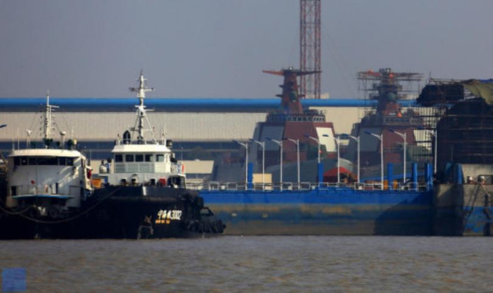 Chiếc thứ 5 và thứ 6 tàu khu trục tên lửa Type 052D Trung Quốc (nguồn mạng sina TQ) Chiếc thứ 5 và thứ 6 tàu khu trục tên lửa Type 052D Trung Quốc (nguồn mạng sina TQ)