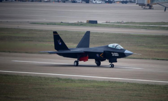 Máy bay chiến đấu J-31 Trung Quốc tại Triển lãm hàng không Chu Hải 2014 Máy bay chiến đấu J-31 Trung Quốc tại Triển lãm hàng không Chu Hải 2014