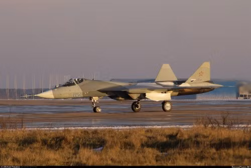 Máy bay chiến đấu tàng hình thế hệ thứ năm T-50 Nga