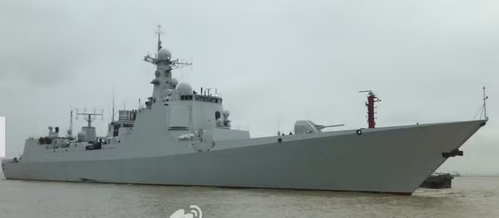 Tàu khu trục Tây An Type 052C khi chạy thử trên biển (nguồn mạng sina TQ) Tàu khu trục Tây An Type 052C khi chạy thử trên biển (nguồn mạng sina TQ)