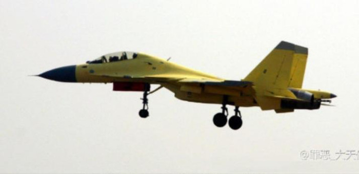 Máy bay chiến đấu J-15S hai chỗ ngồi lắp dộng cơ Thái Hành bay thử (nguồn mạng sina TQ)