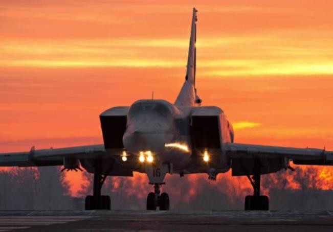 Máy bay ném bom siêu âm Tu-22M3 Nga (nguồn mạng sina TQ)