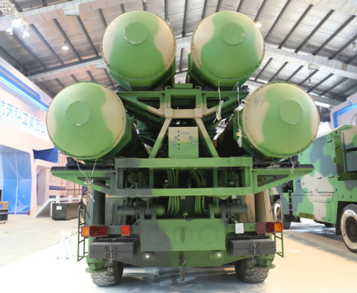 Hệ thống phòng không FD-2000 (phiên bản xuất khẩu của HQ-9) tại Triển lãm hàng không Chu Hải, Trung Quốc (nguồn mạng sina)