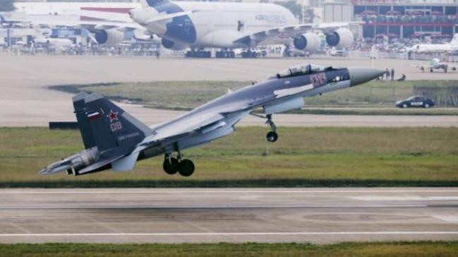 Máy bay chiến đấu Su-35 tại Triển lãm hàng không Chu Hải 2014 Trung Quốc Máy bay chiến đấu Su-35 tại Triển lãm hàng không Chu Hải 2014 Trung Quốc