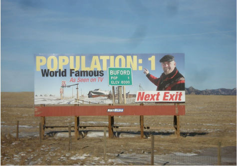 Theo thông tin, doanh nhân Phạm Đình Nguyên, Tổng giám đốc Công ty Dịch vụ phân phối Tổng hợp quốc tế (IDS), có trụ sở tại TP HCM là người đã trả 0,9 triệu USD trở thành chủ sở hữu thị trấn Buford (bang Wyoming, Mỹ) này. (Ảnh: BBC) Theo thông tin, doanh nhân Phạm Đình Nguyên, Tổng giám đốc Công ty Dịch vụ phân phối Tổng hợp quốc tế (IDS), có trụ sở tại TP HCM là người đã trả 0,9 triệu USD trở thành chủ sở hữu thị trấn Buford (bang Wyoming, Mỹ) này. (Ảnh: BBC)