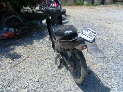 Chiếc xe máy của anh Phương cũng bị hư hỏng nặng sau vụ tai nạn