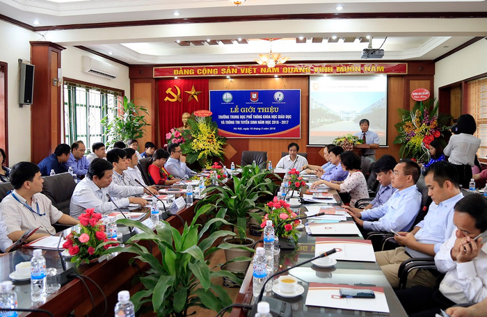 Buổi Lễ ra mắt trường THPT Khoa học Giáo dục. Buổi Lễ ra mắt trường THPT Khoa học Giáo dục.