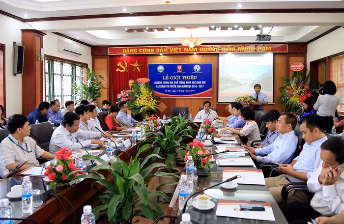 Buổi Lễ ra mắt trường THPT Khoa học Giáo dục.